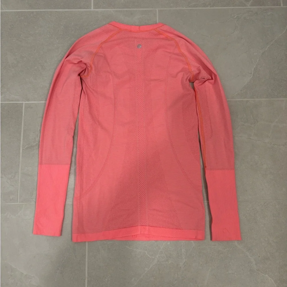 Lululemon Swiftly Tech Long Sleeve Hip Length T-shirt in Heathered Flare Size 6 - Picture 7 of 11